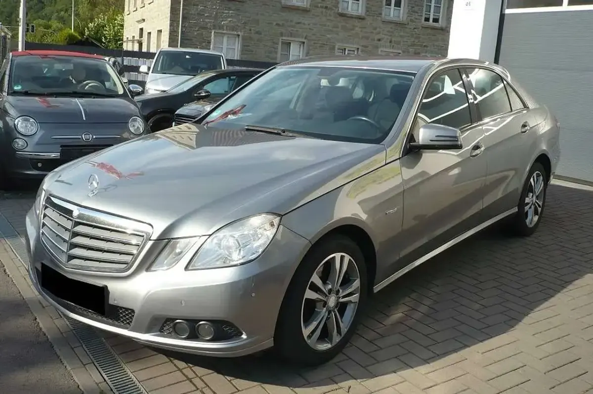 Gebraucht Mercedes E250 204 PS (150 kW) 2009 Grau Limousine