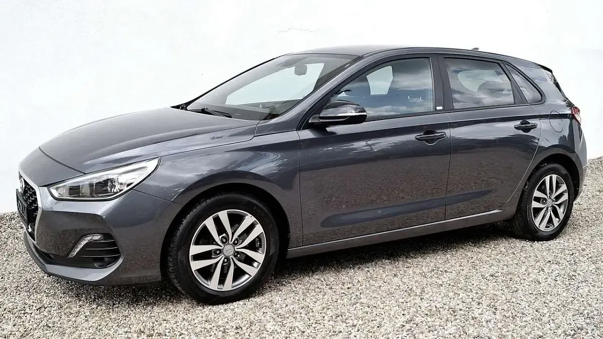 Gebraucht Hyundai i30 Passion 120 PS (88 kW) 2018 Micron grey Limousine