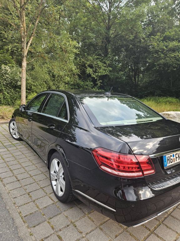 Gebraucht Mercedes E220 170 PS (125 kW) 2014 Schwarz Limousine