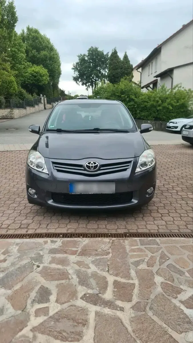 Gebraucht Toyota Auris 99 PS (72 kW) 2012 Grau Kleinwagen