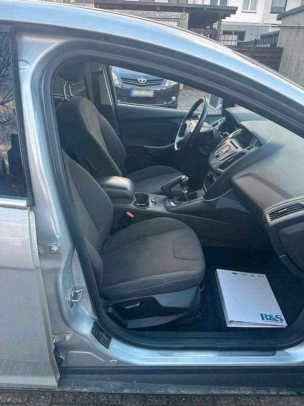 Usata Ford Focus 125 CV (91 kW) 2014 Argento Berlina