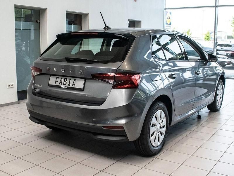 Neu Skoda Fabia Essence 80 PS (58 kW) 2026 Graphitegrau metallic Limousine