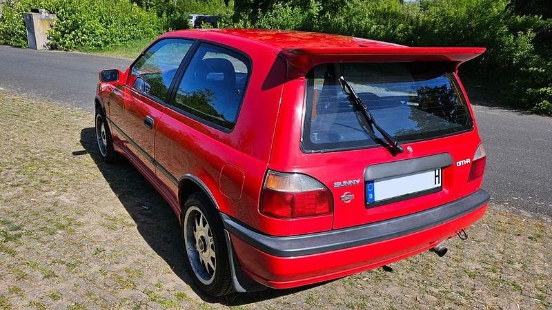 Gebraucht Nissan Sunny 220 PS (161 kW) 1992 Rot Limousine