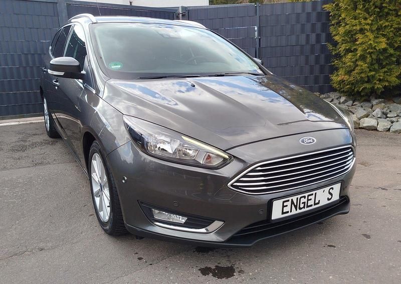Gebraucht Ford Focus Titanium 125 PS (91 kW) 2016 Grau Kombi