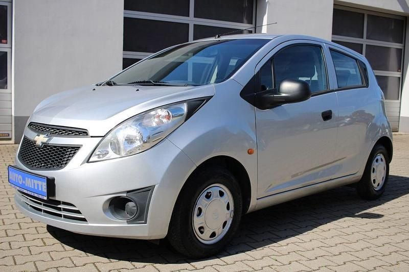 Silber Gebraucht 2011 Chevrolet Spark Kleinwagen | 3.470 € (Fairer Preis) - Bild 1/4