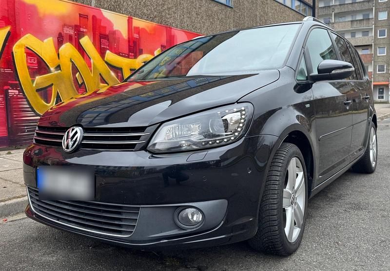 Gebraucht VW Touran Cup 105 PS (77 kW) 2014 Schwarz Van / Kleinbus