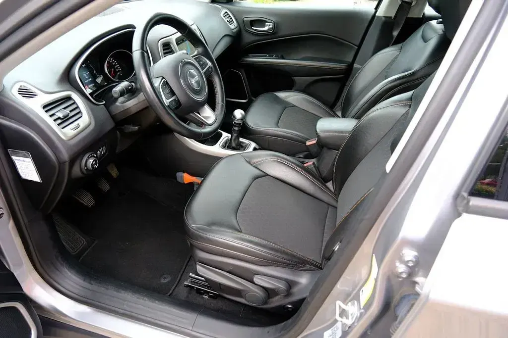 Gebraucht Jeep Compass Longitude 140 PS (102 kW) 2019 Grau SUV