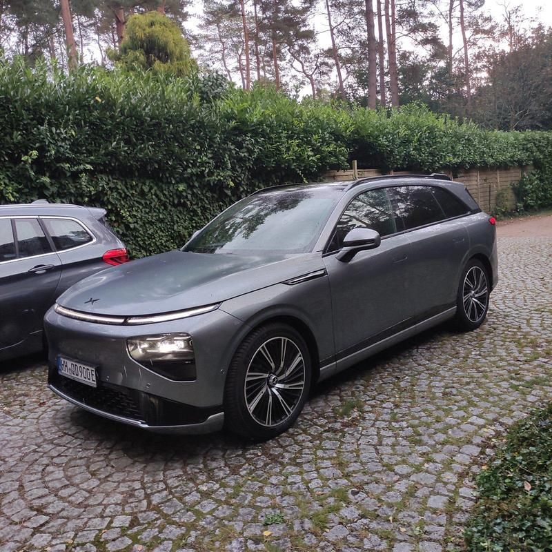 Grau Gebraucht 2025 XPENG G9 SUV | 61.000 € (Superpreis) - Bild 1/4