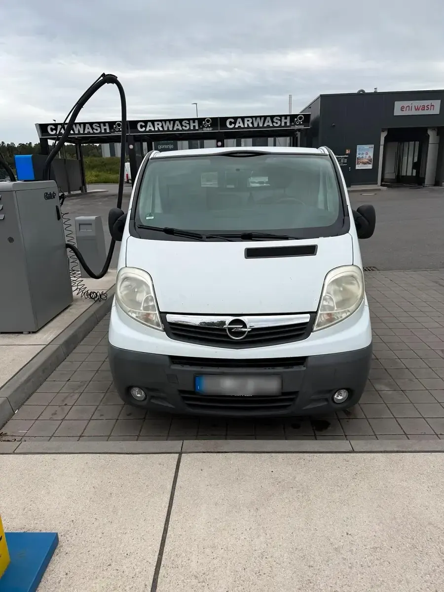Gebraucht Opel Vivaro 148 PS (108 kW) 2007 Weiß Van / Kleinbus