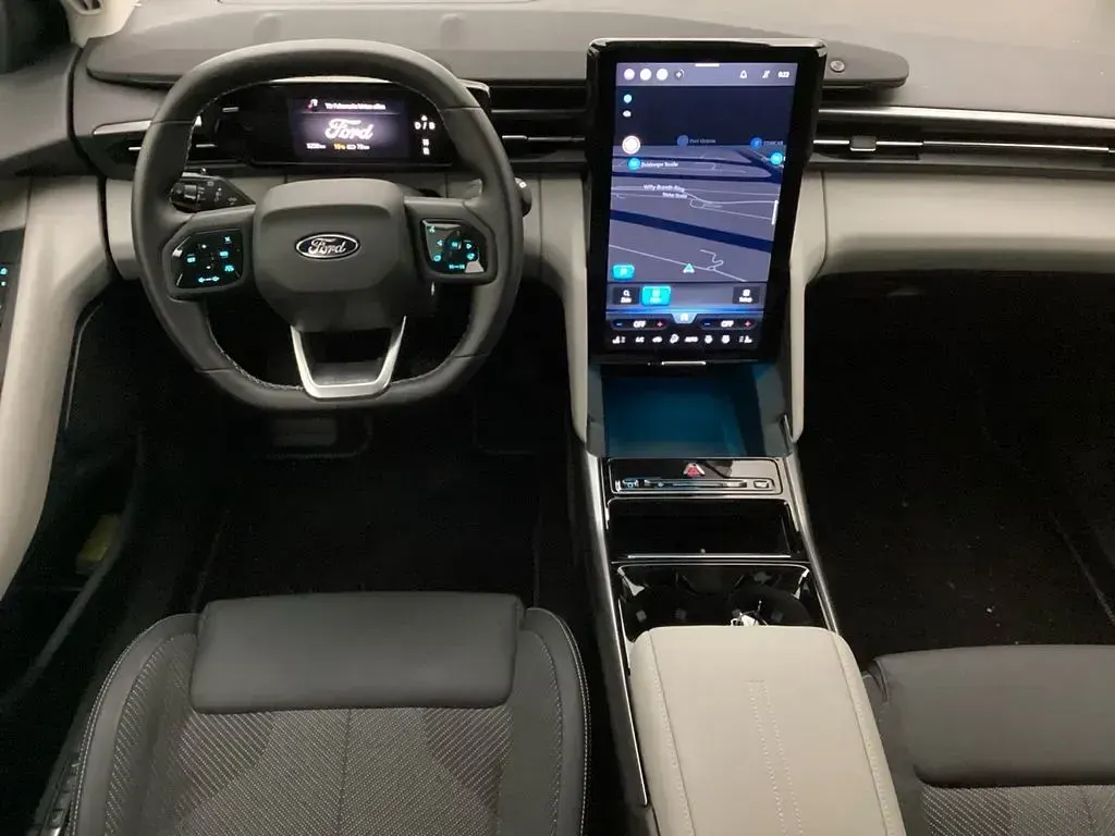 Używany Ford Explorer 210 kW (286 KM) 2025 Biały SUV