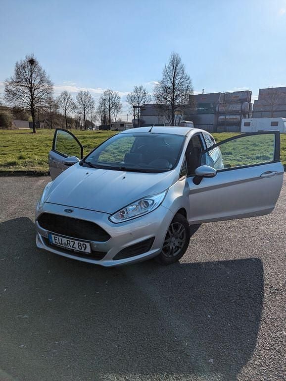 Gebraucht Ford Fiesta Titanium 80 PS (58 kW) 2016 Silber Kleinwagen