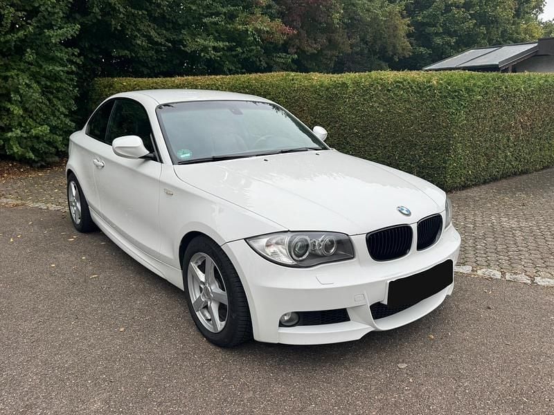 Weiß Gebraucht 2010 BMW 120 Coupé M Sport Coupé | 4.400 € (Guter Preis) - Bild 1/4