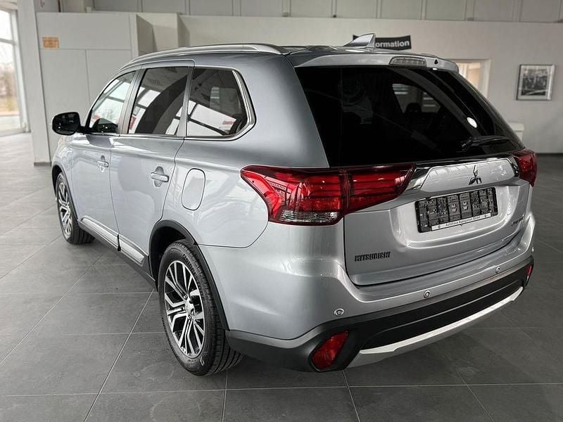 Gebraucht Mitsubishi Outlander Top 150 PS (110 kW) 2017 Coolsilber (m) SUV