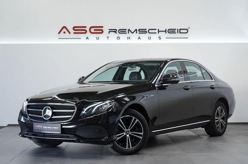 Schwarz Gebraucht 2019 Mercedes E220 Avantgarde Limousine | 22.900 € (Fairer Preis) - Bild 1/3