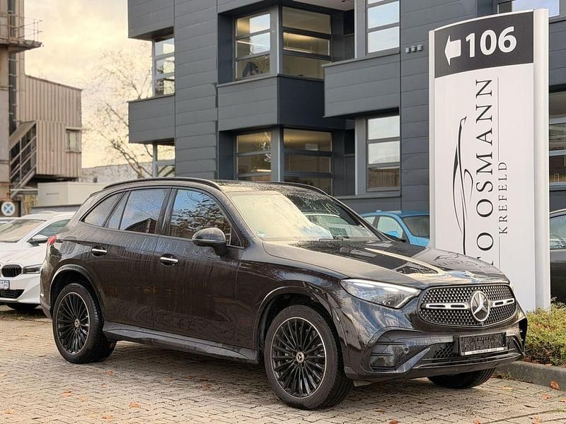Obsidianschwarz metalliclack Gebraucht 2024 Mercedes GLC300e Advanced SUV | 67.950 € (Teuer) - Bild 1/3