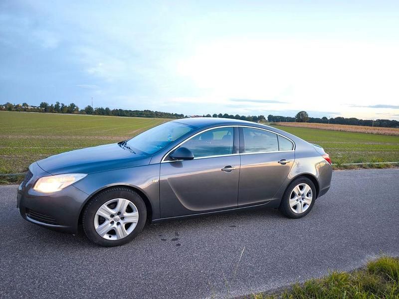 Grau Gebraucht 2010 Opel Insignia Limousine | 6.500 € (Etwas zu teuer) - Bild 1/4