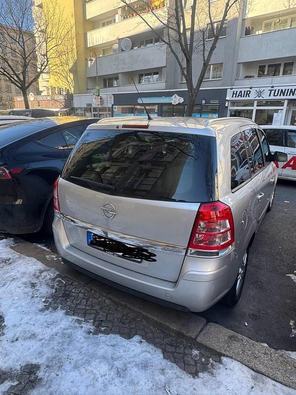 Gebraucht Opel Zafira 125 PS (91 kW) 2012 Silber Van / Kleinbus