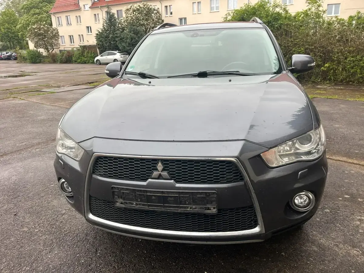 Gebraucht Mitsubishi Outlander 156 PS (114 kW) 2012 Grau SUV