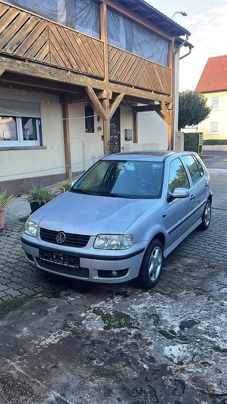 Silber Gebraucht 2000 VW Polo Kleinwagen | 1.500 € - Bild 1/4