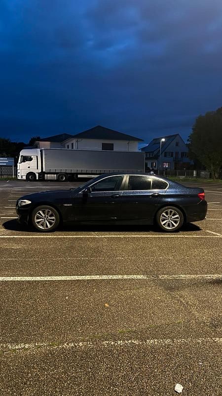 Blau Gebraucht 2010 BMW 530 Limousine | 7.000 € (Superpreis) - Bild 1/4