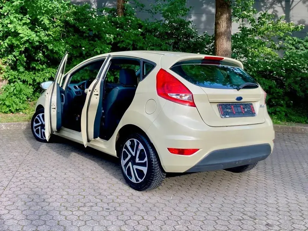 Gebraucht Ford Fiesta S 82 PS (60 kW) 2009 Beige Limousine