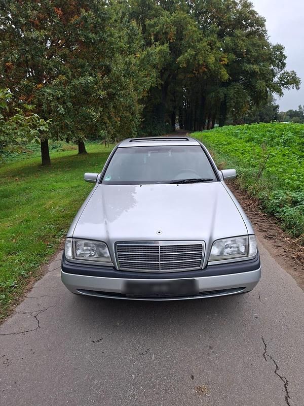 Silber Gebraucht 1996 Mercedes C180 Limousine | 1.600 € (Superpreis) - Bild 1/4