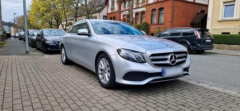 Gebraucht Mercedes E220 194 PS (142 kW) 2017 Silber Limousine