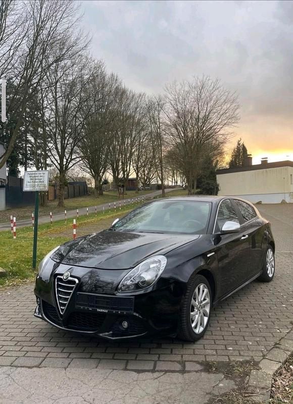 Schwarz Gebraucht 2012 Alfa Romeo Giulietta Kleinwagen | 5.500 € (Fairer Preis) - Bild 1/4