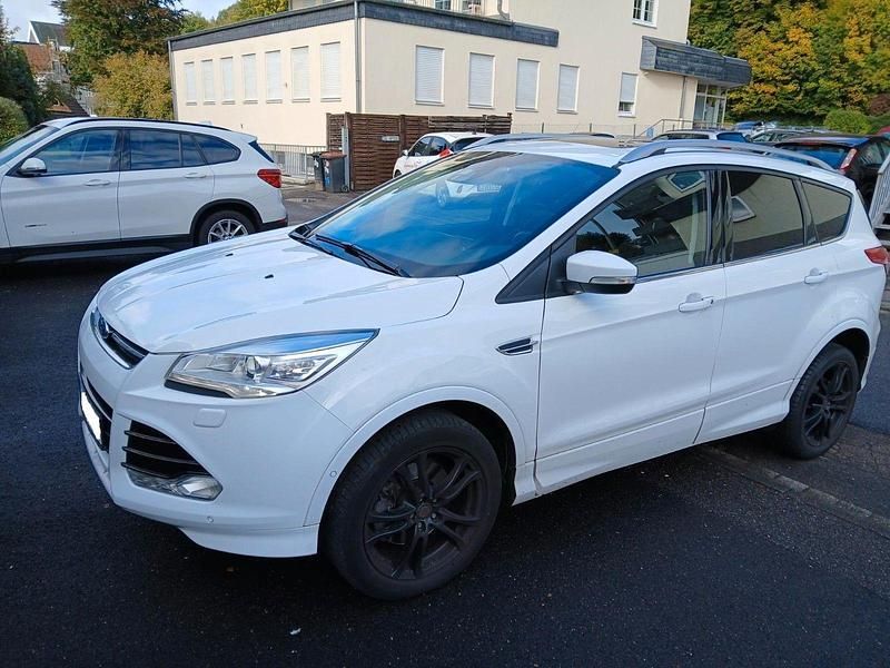 Weiß Gebraucht 2016 Ford Kuga Individual SUV | 14.390 € (Guter Preis) - Bild 1/4