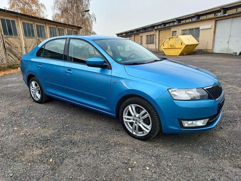Gebraucht Skoda Rapid Ambition 105 PS (77 kW) 2013 Blau Limousine