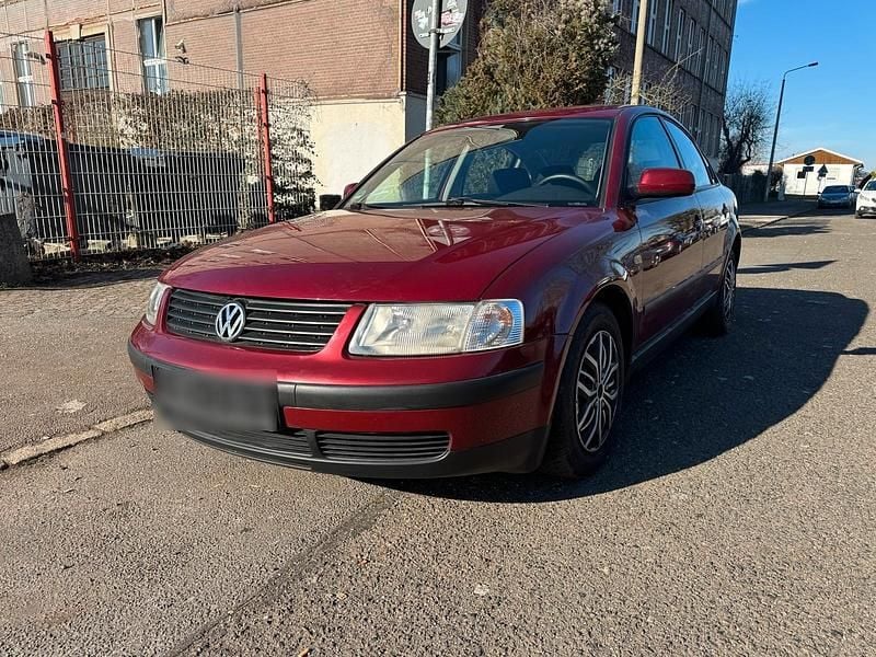 Gebraucht VW Passat 160 PS (117 kW) 1999 Rot Limousine
