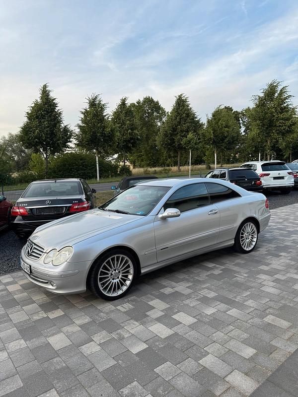 Silber Gebraucht 2002 Mercedes CLK240 Elegance Coupé | 4.300 € (Fairer Preis) - Bild 1/4