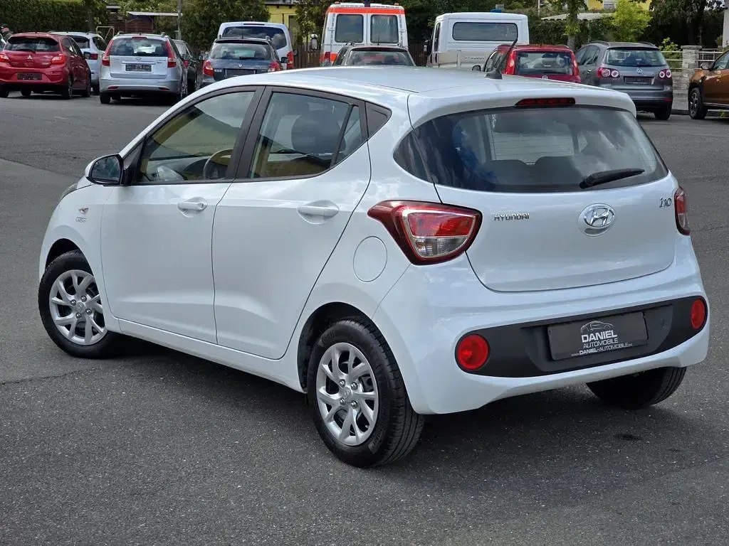 Gebraucht Hyundai i10 Trend 87 PS (63 kW) 2017 Weiß Kleinwagen