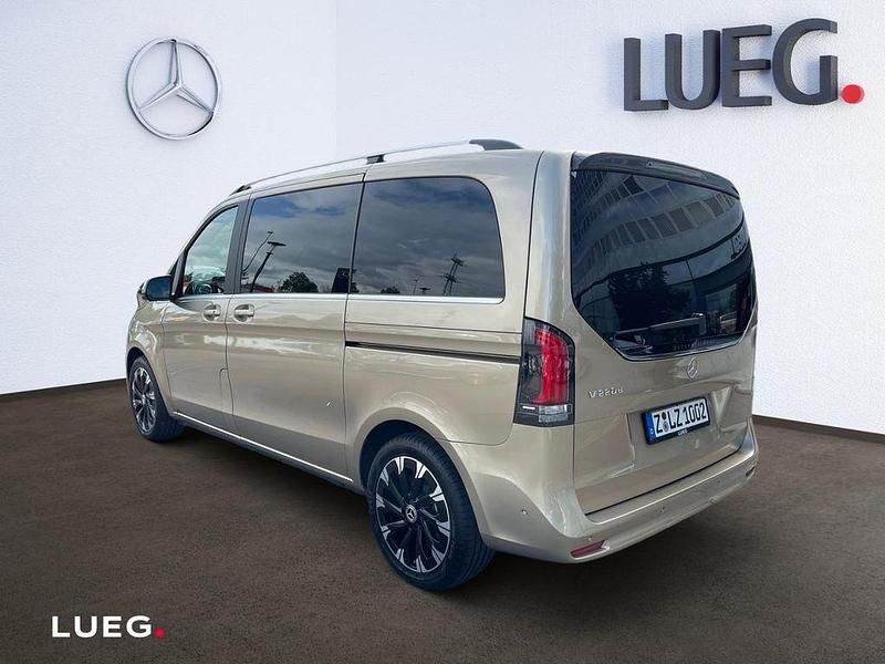 Gebraucht Mercedes V220 Avantgarde 163 PS (119 kW) 2025 Kalaharigold met. Van / Kleinbus
