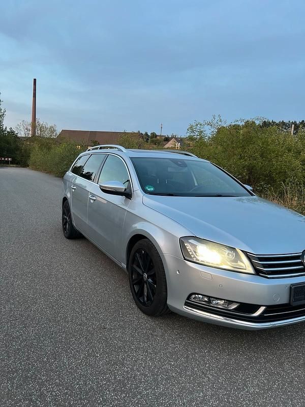 Silber Gebraucht 2013 VW Passat Highline Kombi | 10.500 € (Etwas zu teuer) - Bild 1/4
