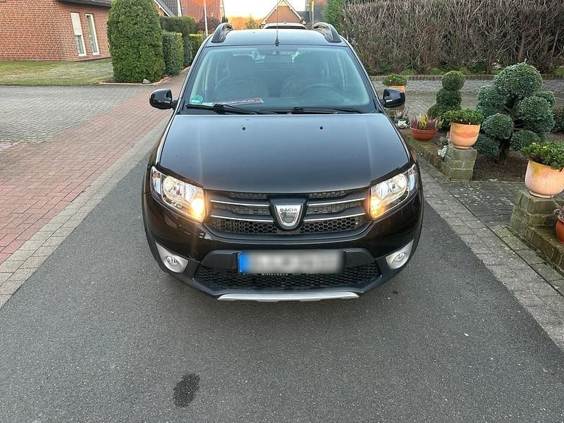 Schwarz Gebraucht 2013 Dacia Sandero Stepway Limousine | 4.490 € (Fairer Preis) - Bild 1/4