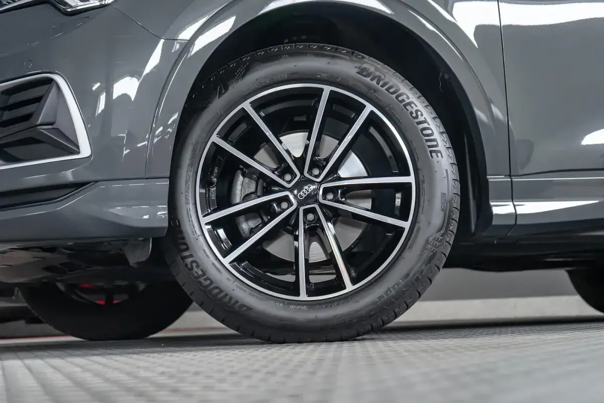 Gebraucht Audi Q3 Advanced 150 PS (110 kW) 2026 Nanograu metallic SUV