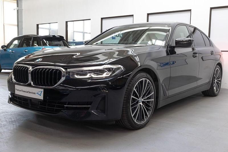 Schwarz ii/bonnet fluid black Gebraucht 2022 BMW 530 Performance Limousine | 36.990 € (Guter Preis) - Bild 1/4