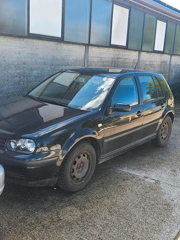 Schwarz Gebraucht 2002 VW Golf IV Limousine | 500 € (Superpreis) - Bild 1/4