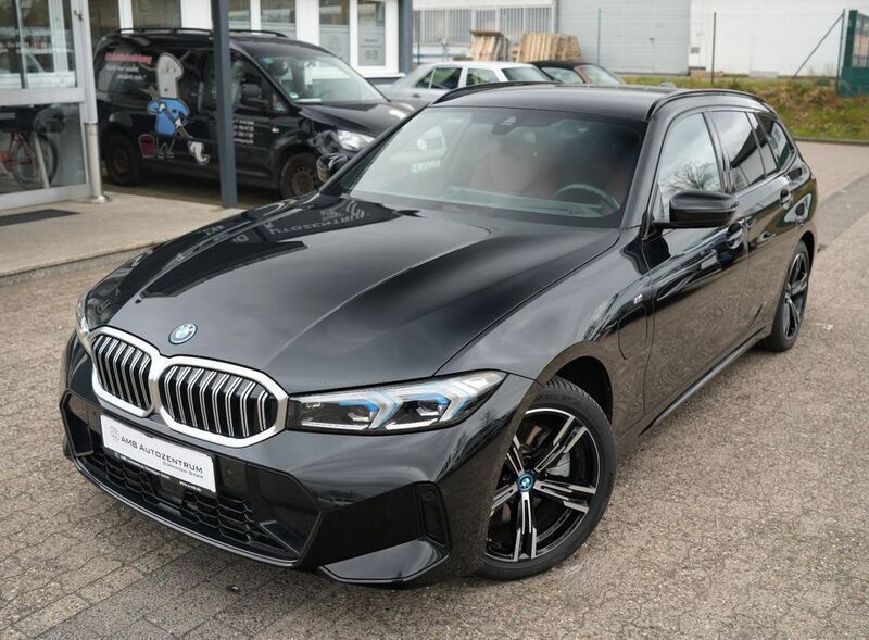 Schwarz Gebraucht 2024 BMW 330e M Sport Kombi | 40.599 € (Superpreis) - Bild 1/4