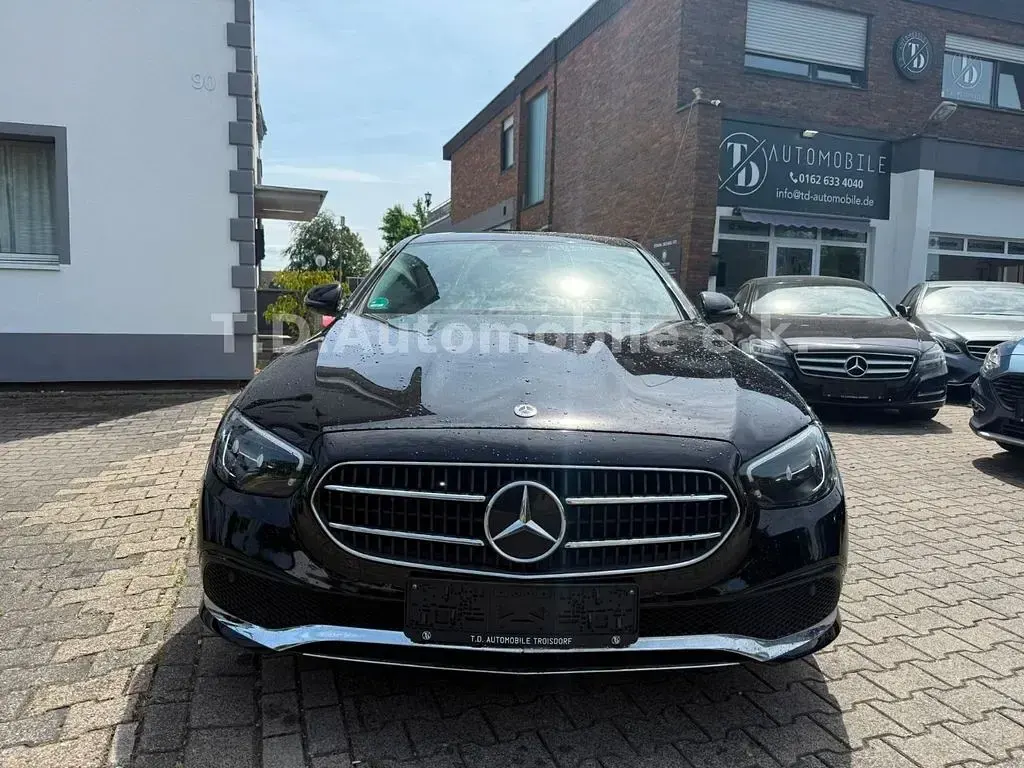 Gebraucht Mercedes E220 194 PS (142 kW) 2021 Schwarz Limousine