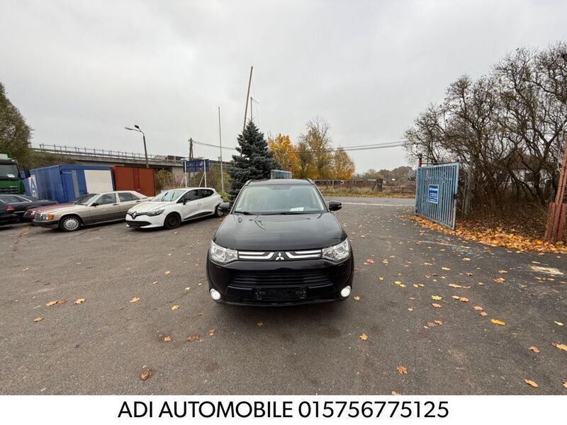 Schwarz Gebraucht 2012 Mitsubishi Outlander Instyle SUV | 7.400 € (Etwas zu teuer) - Bild 1/4