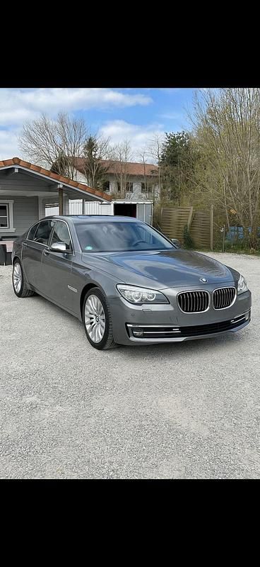 Gebraucht BMW 730L 258 PS (189 kW) 2013 Grau Limousine