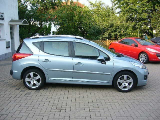 Gebraucht Peugeot 207 Premium 120 PS (88 kW) 2012 Blau metallic Kombi