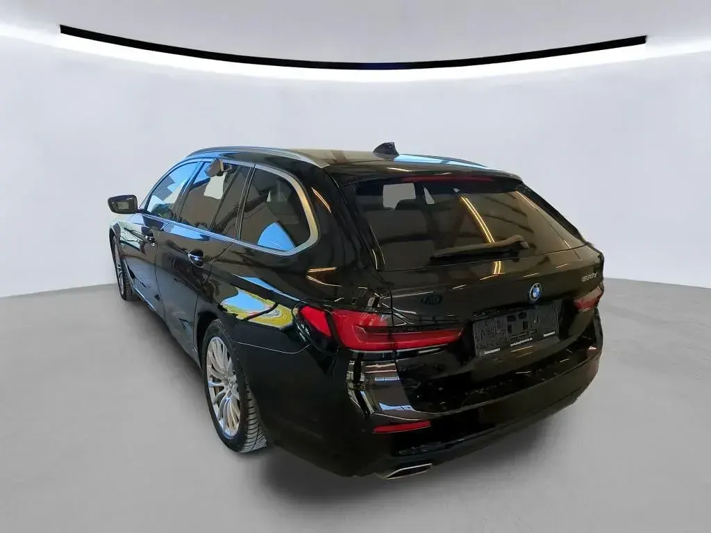 Gebraucht BMW 530e Sport Line 292 PS (214 kW) 2023 Schwarz Limousine