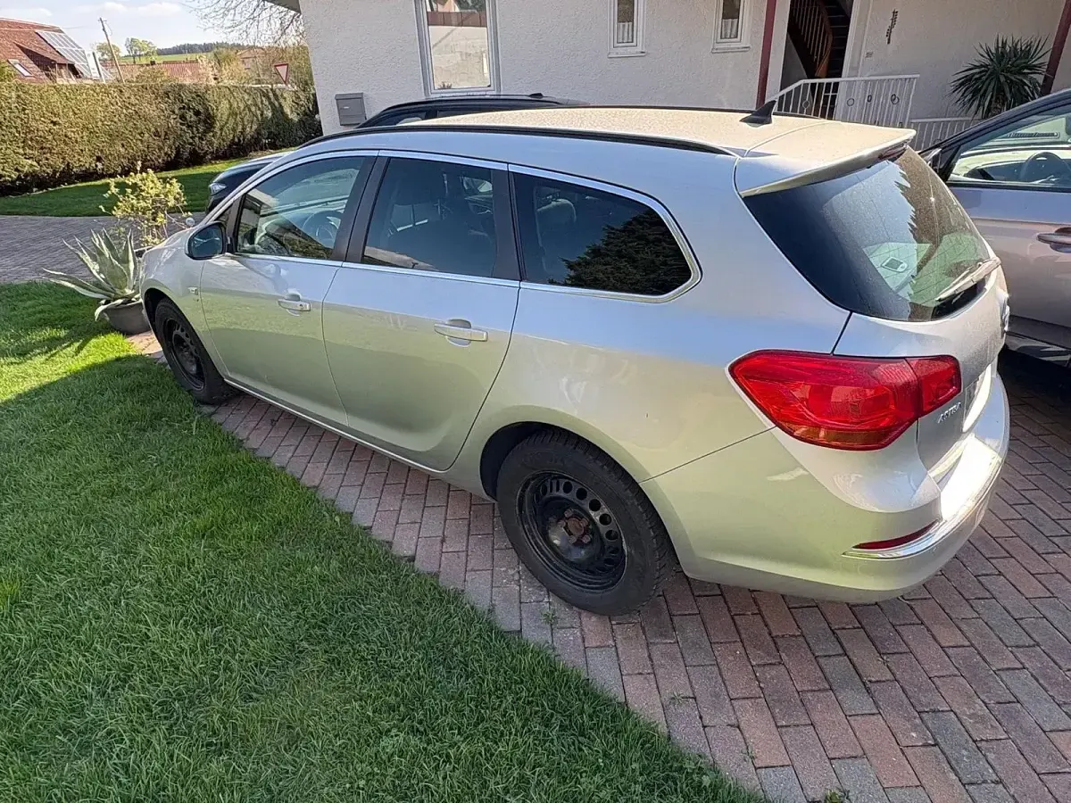 Gebraucht Opel Astra Energy 140 PS (102 kW) 2014 Silber Kombi
