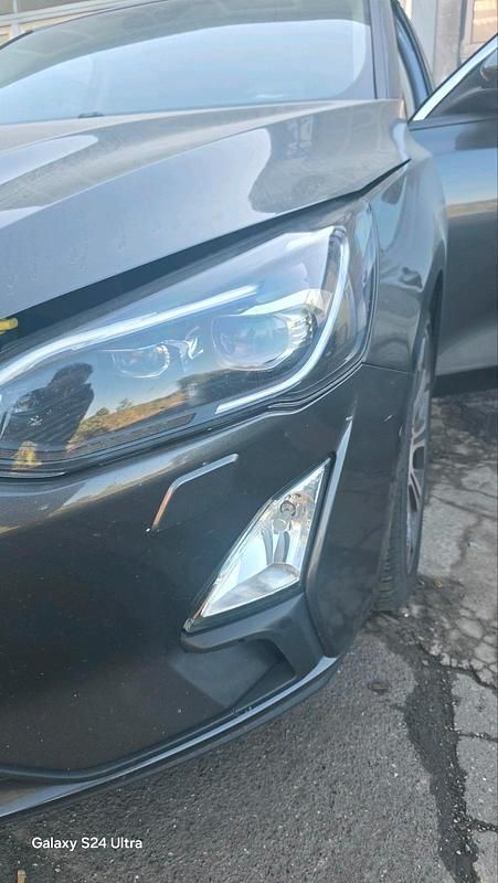 Grau Gebraucht 2019 Ford Focus Titanium Kleinwagen | 13.000 € (Superpreis) - Bild 1/4