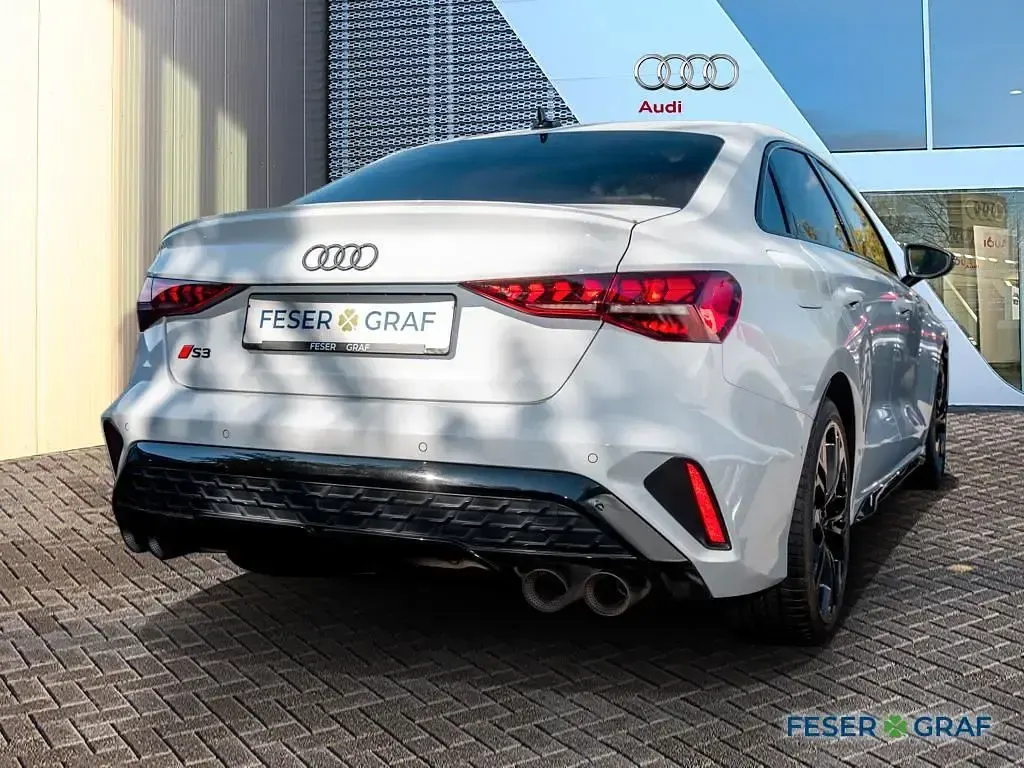 Gebraucht Audi S3 Ambiente 333 PS (244 kW) 2025 Arkonaweiß Limousine