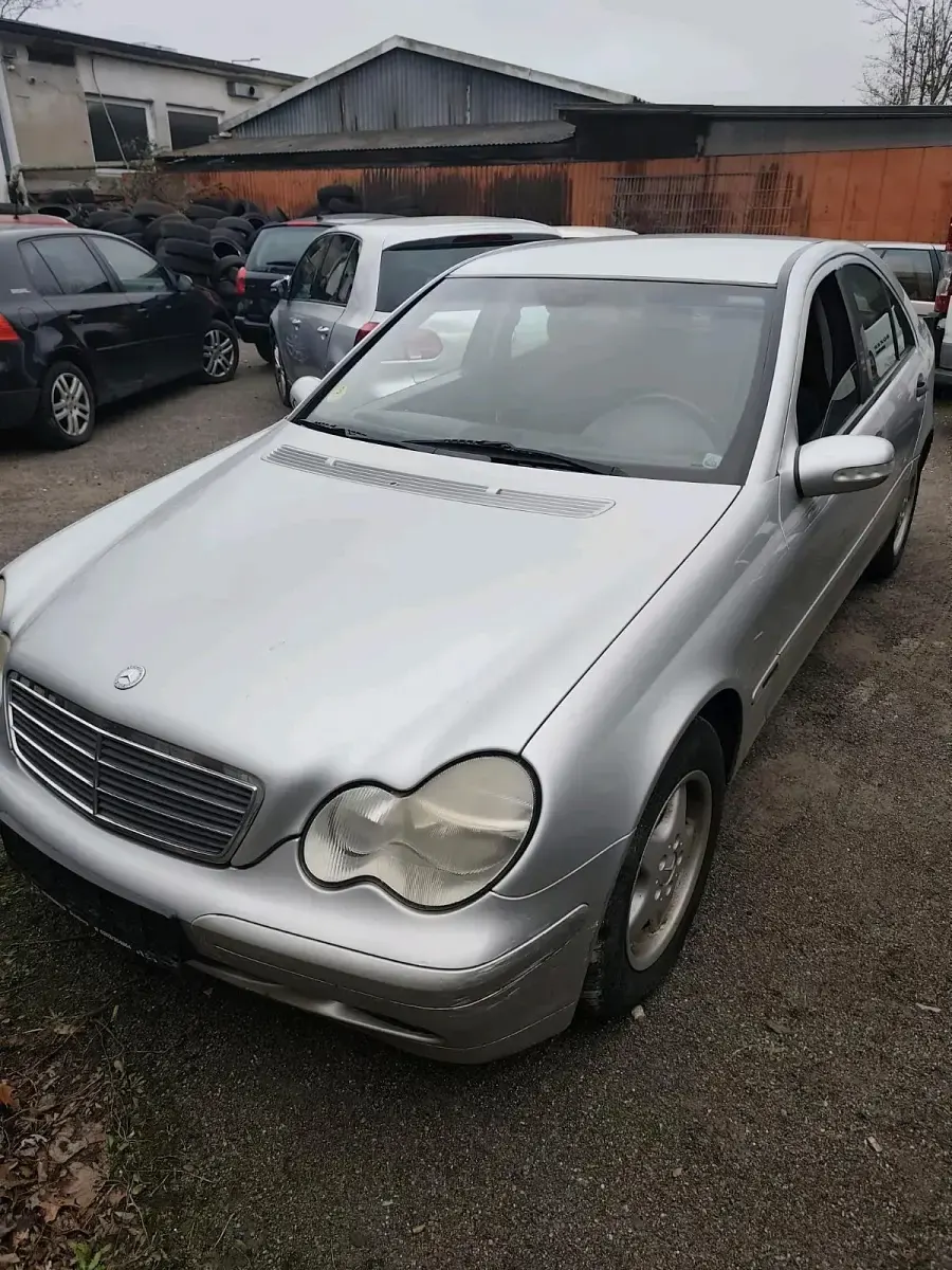 Gebraucht Mercedes 220 143 PS (105 kW) 2000 Silber Limousine