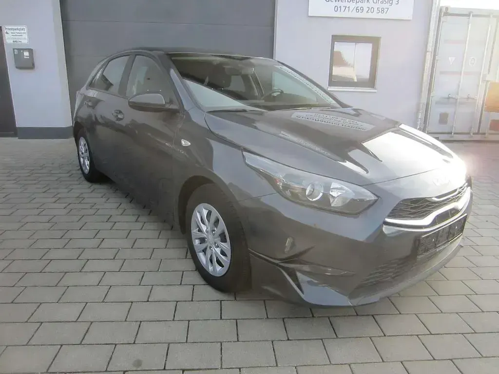 Używany Kia Ceed Vision 101 KM (74 kW) 2023 Hatchback